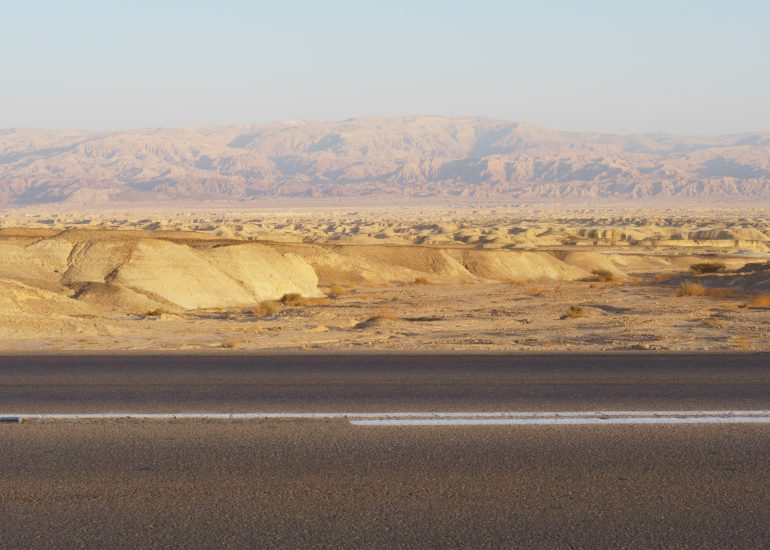 Straße durch die Wüste von Israel